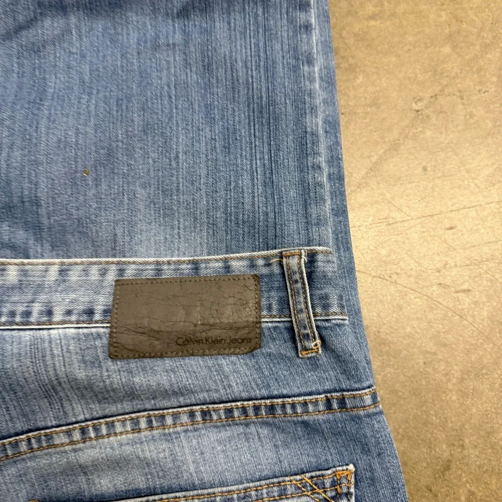 Calvin Klein Jeans Mens 36x34‎ Straight Leg Light Wash Blue Denim Jeans